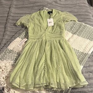 NWT women’s Bardot dress 💚